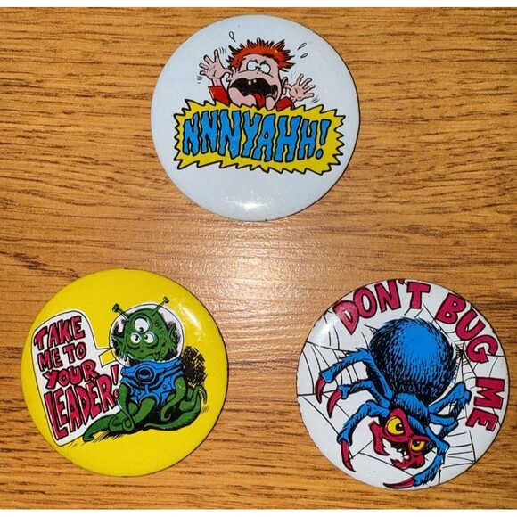 Vtg Lot of 3 Metal Pinback Buttons 1970s Mid-Century 2" Spider Alien Humor Retro - Picture 2 of 5